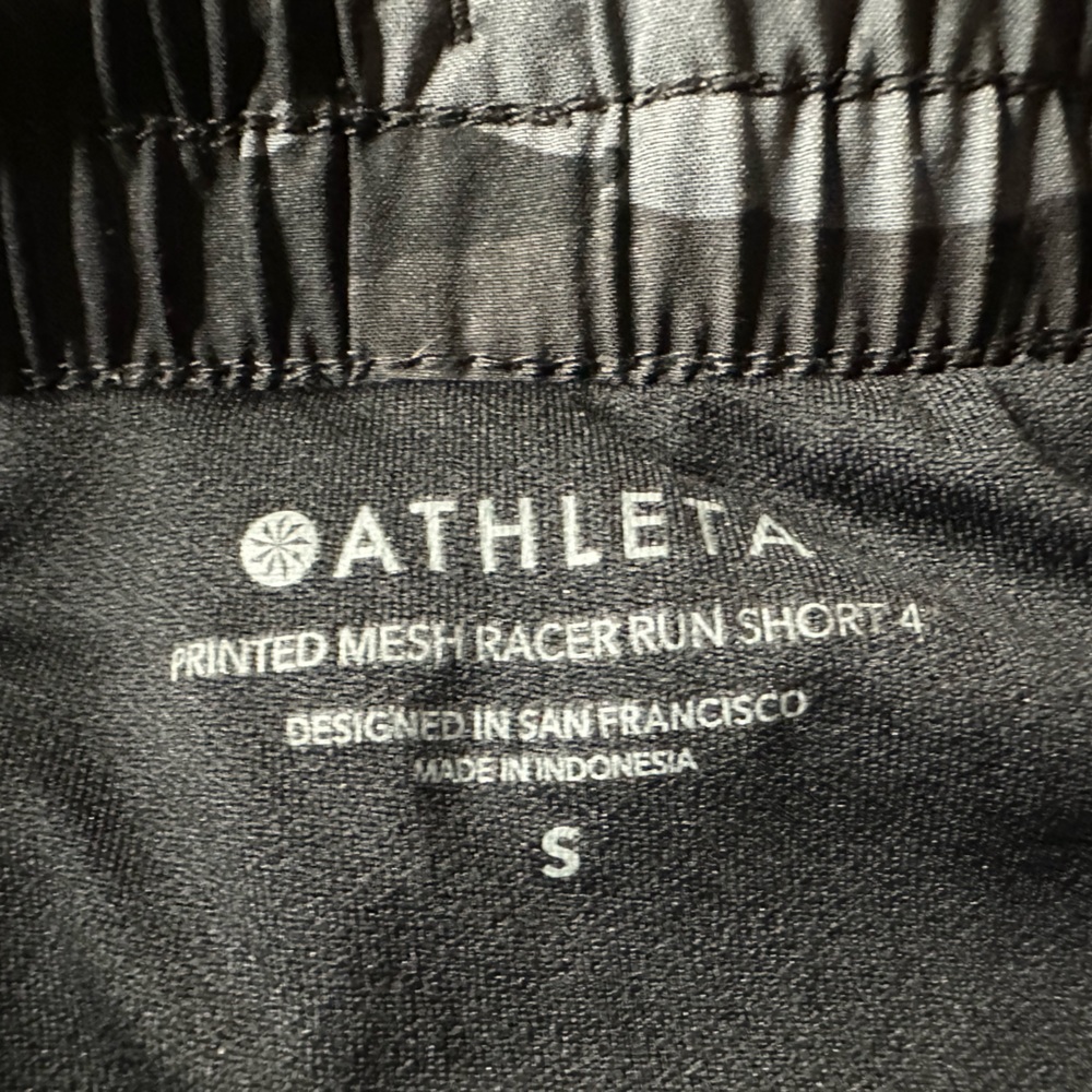 Athleta Printed Mesh Racer Run Shorts 4” Women’s Size Small Black Camo Lux - Picture 6 of 8